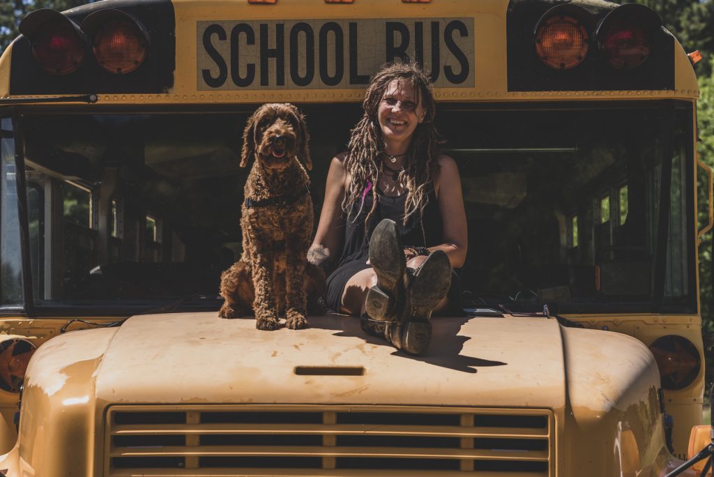 Nikki and Vega on bus